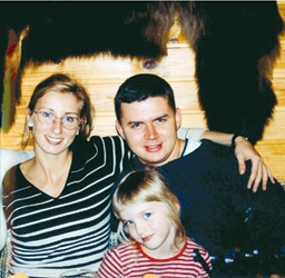 С мужем и дочерью