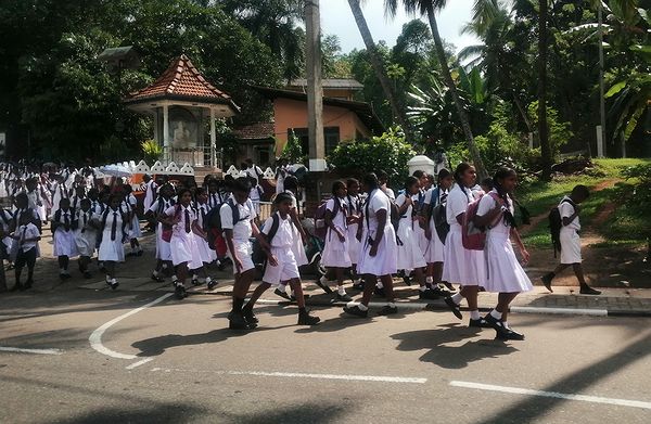 Школьники после уроков