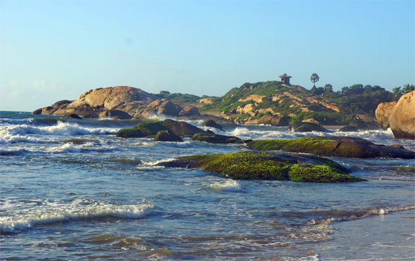 Волны на пляже