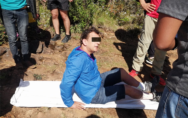 На носилках