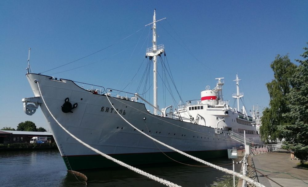 Научно-исследовательское судно 