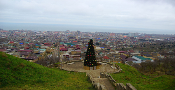 Вид на Дербент из цитадели Нарын-кала