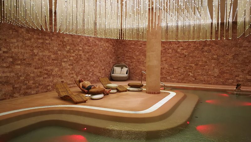 Бассейн с морской водой