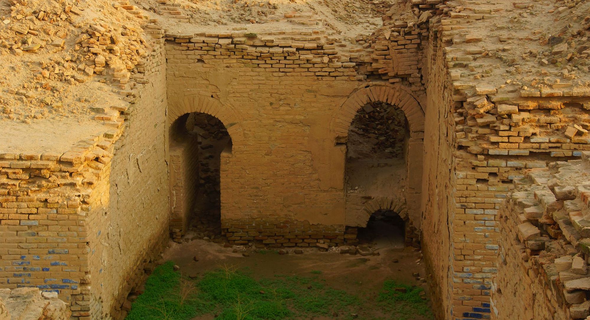 Древний храм