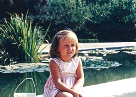 Чтоже интересней: кувшинка или швейная машинка?