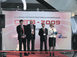 Перед красной ленточкой. Будет нескучно! Замминистра связи и массовых коммуникаций Д. Северов, Ю. Припачкин, А. Малинин